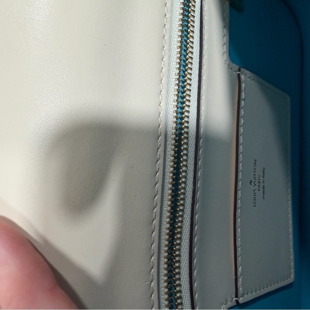 Louis Vuitton Pont 9 Crème with Blue Interior Calf skin - Picture 4 of 12